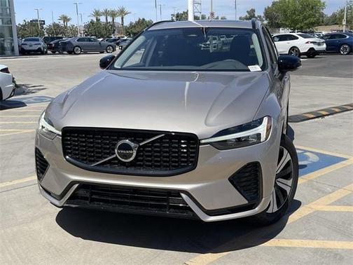 2025 Volvo XC60 Plug-In Hybrid T8 Plus