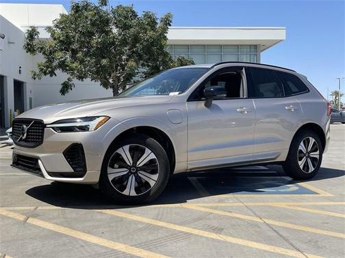 2025 Volvo XC60 Plug-In Hybrid T8 Plus