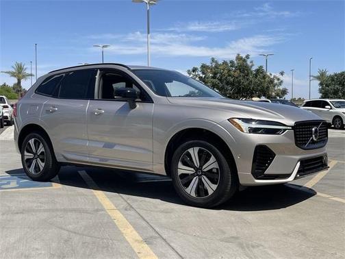 2025 Volvo XC60 Plug-In Hybrid T8 Plus