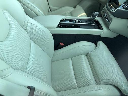 Denim Blue Metallic 2022 Volvo XC90 T6 Inscription 6 Passenger