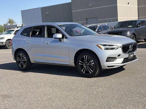 Bright Silver Metallic 2020 Volvo XC60 T6 Momentum
