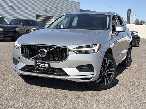 Bright Silver Metallic 2020 Volvo XC60 T6 Momentum