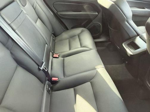Bright Silver Metallic 2020 Volvo XC60 T6 Momentum