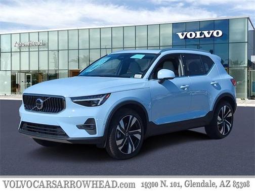 2025 Volvo XC40 B5 Ultra Bright Theme
