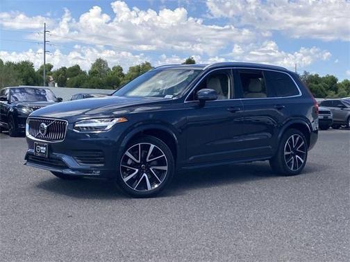 2022 Volvo XC90 T6 Momentum 7 Passenger