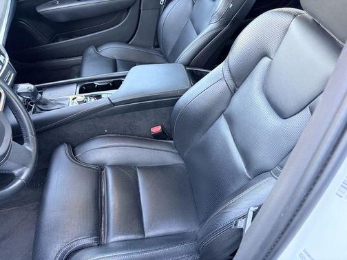Crystal White Metallic 2021 Volvo S90 T6 Inscription