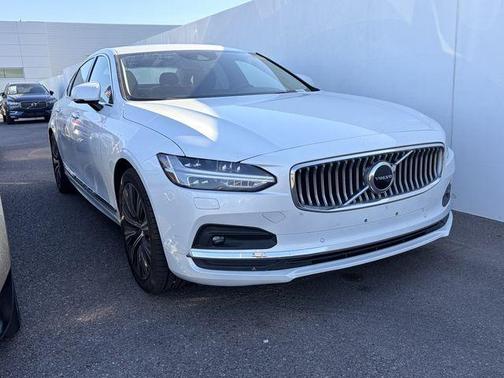 Crystal White Metallic 2021 Volvo S90 T6 Inscription