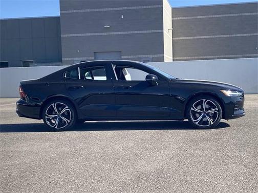 2024 Volvo S60 B5 Plus Dark Theme