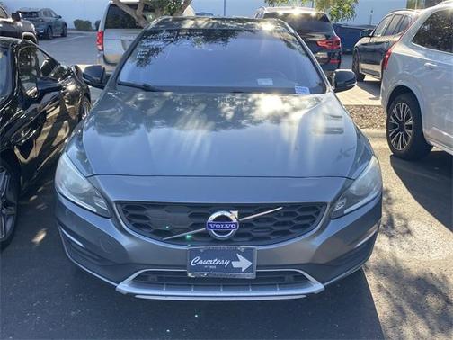2018 Volvo V60 Cross Country T5