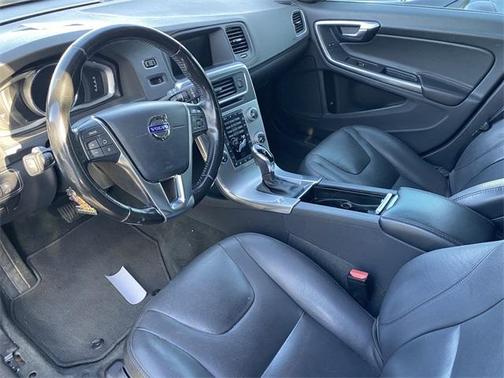 2018 Volvo V60 Cross Country T5