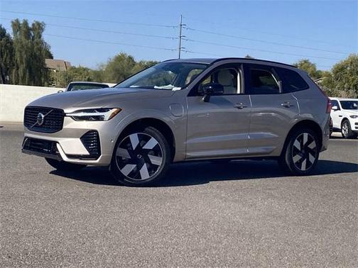 2025 Volvo XC60 Plug-In Hybrid T8 Plus