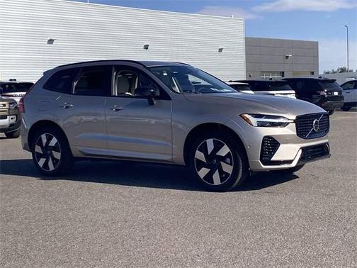2025 Volvo XC60 Plug-In Hybrid T8 Plus