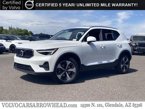 2025 Volvo XC40 B5 Core Bright Theme