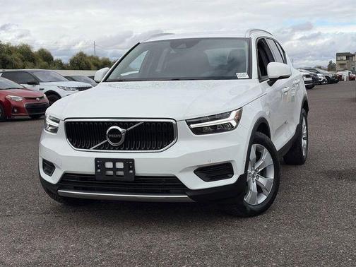 2019 Volvo XC40 T5 Momentum