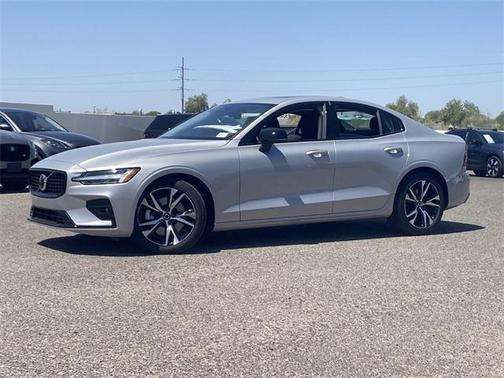 2024 Volvo S60 B5 Plus Dark Theme