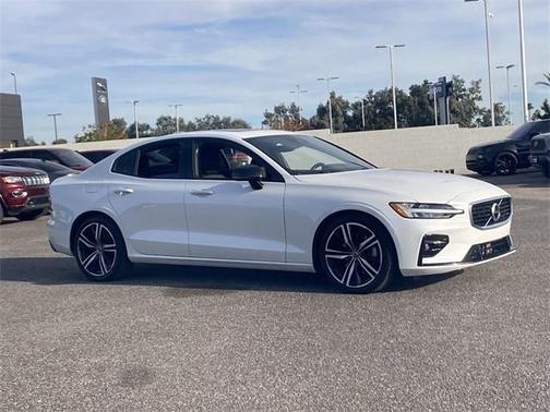 2019 Volvo S60 T5 R-Design