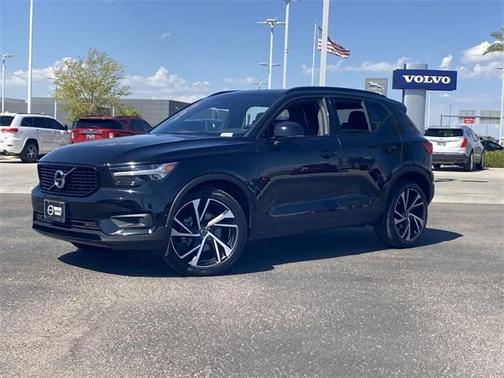 2022 Volvo XC40 T5 R-Design