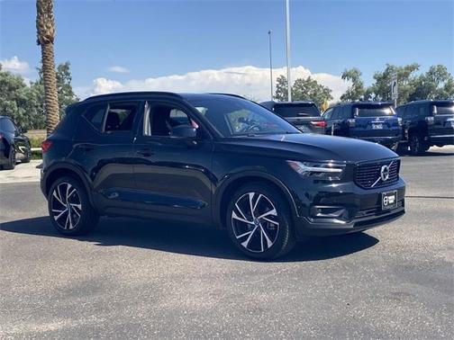 2022 Volvo XC40 T5 R-Design