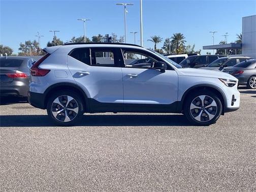 2026 Volvo XC40 B5 Plus