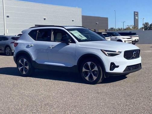 2026 Volvo XC40 B5 Plus