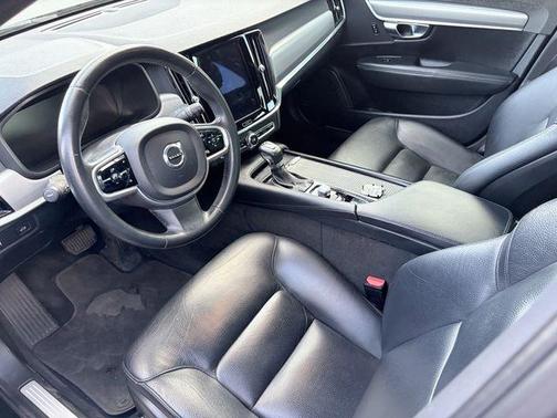 Blackstone 2017 Volvo S90 T5 Momentum