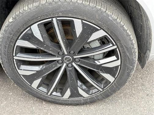 2025 Volvo XC90 B6 Plus 7-Seater