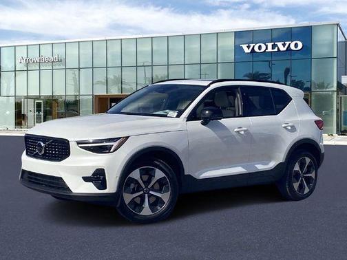 2026 Volvo XC40 B5 Plus