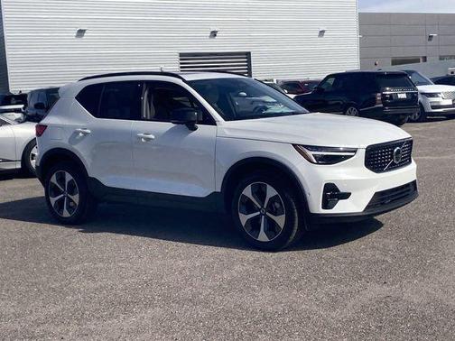 2026 Volvo XC40 B5 Plus