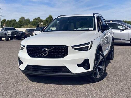 2026 Volvo XC40 B5 Plus