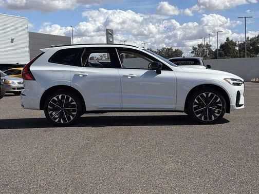 Crystal White 2026 Volvo XC60 Plug-In Hybrid T8 Ultra