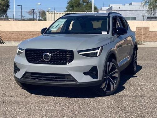 2026 Volvo XC40 B5 Plus