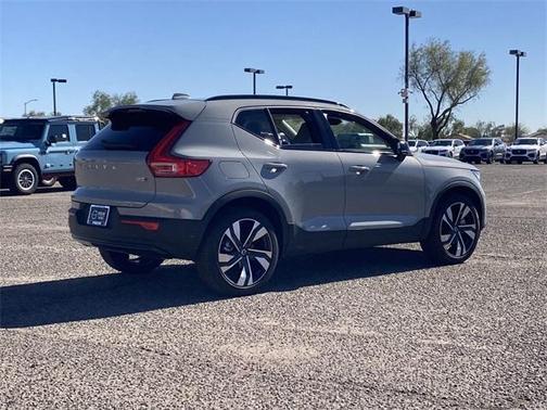 2026 Volvo XC40 B5 Plus