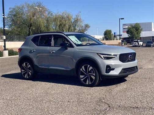 2026 Volvo XC40 B5 Plus