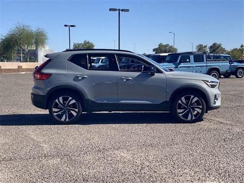 2026 Volvo XC40 B5 Plus