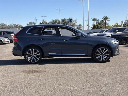 2023 Volvo XC60 B5 Ultimate Bright Theme