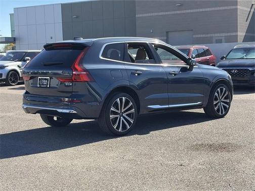 2023 Volvo XC60 B5 Ultimate Bright Theme