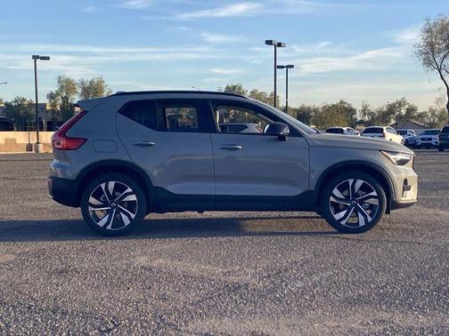 2026 Volvo XC40 B5 Ultra