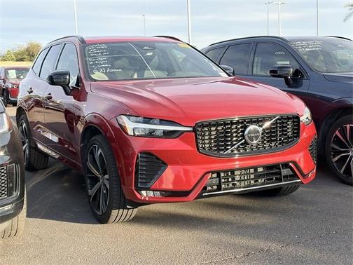 2022 Volvo XC60 B5 R-Design
