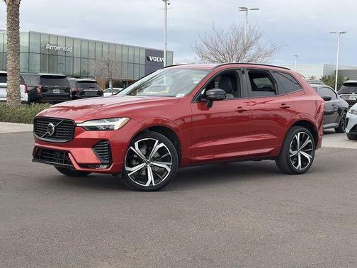 2022 Volvo XC60 B5 R-Design