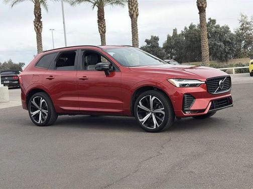 2022 Volvo XC60 B5 R-Design