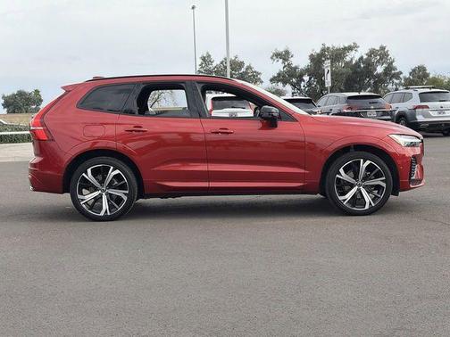 2022 Volvo XC60 B5 R-Design