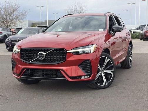 2022 Volvo XC60 B5 R-Design