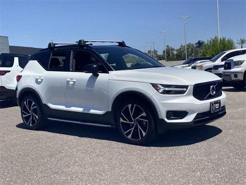 2022 Volvo XC40 T4 R-Design