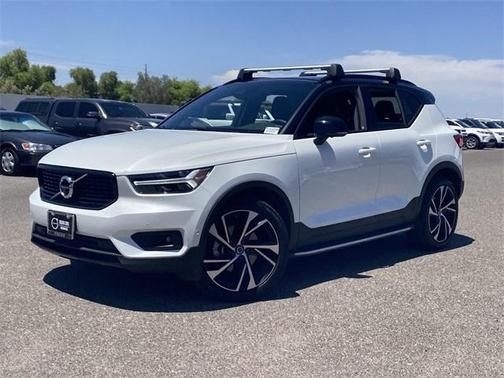 2022 Volvo XC40 T4 R-Design