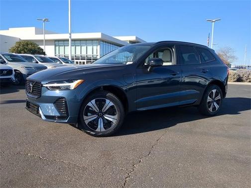2025 Volvo XC60 Plug-In Hybrid T8 Core