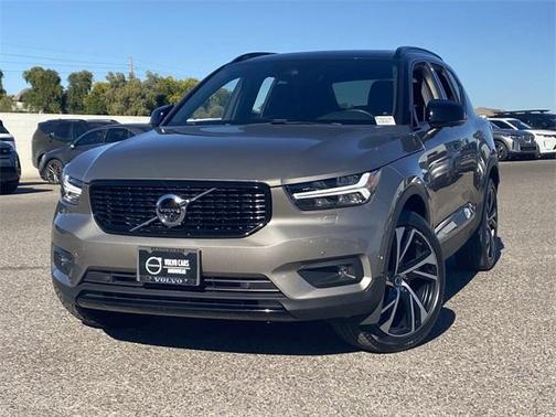 2022 Volvo XC40 T5 R-Design