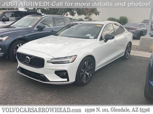 2023 Volvo S60 B5 Plus Dark Theme