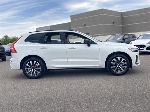 2025 Volvo XC60 B5 Plus