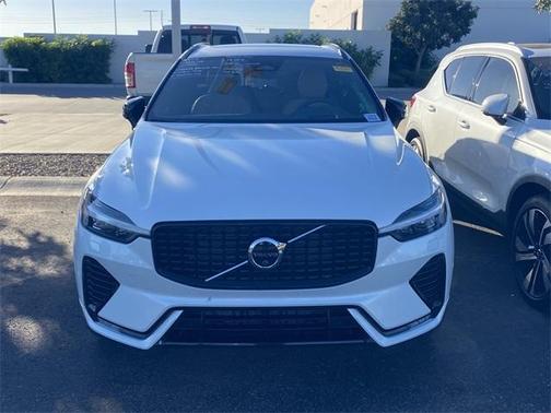 2024 Volvo XC60 B5 Ultimate Dark Theme