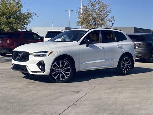 2024 Volvo XC60 B5 Ultimate Dark Theme